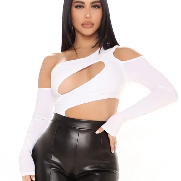 Cutting Close Off Shoulder Bodysuit - White - Picture 2 of 6
